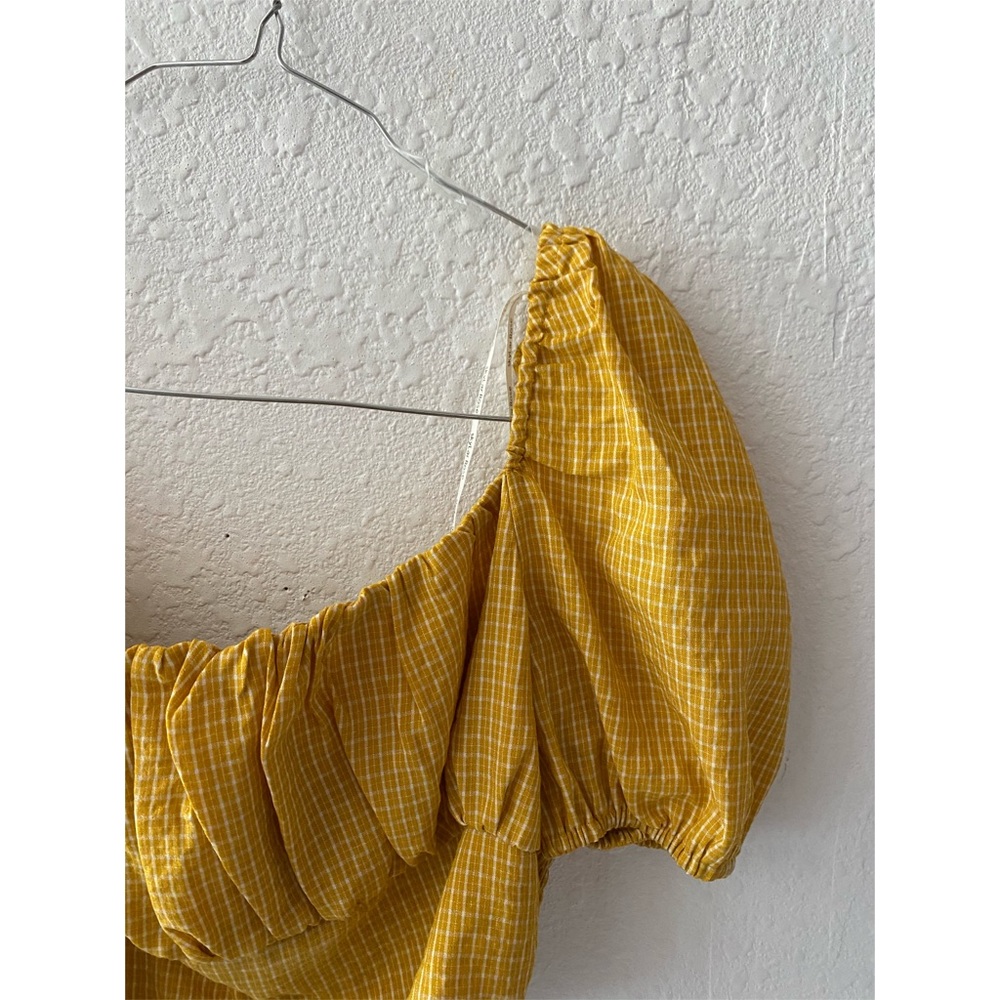 Gingham yellow puff sleeve top